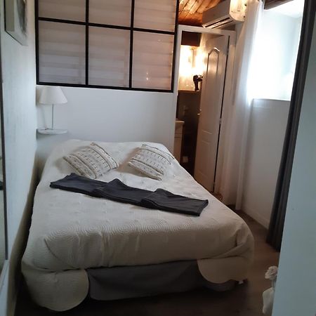 L'Armourier Bed and Breakfast Largentière Δωμάτιο φωτογραφία