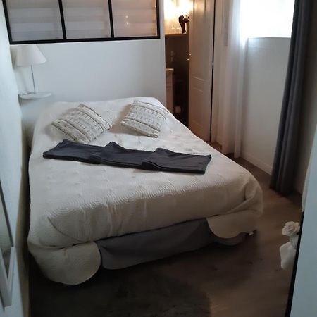 L'Armourier Bed and Breakfast Largentière Δωμάτιο φωτογραφία