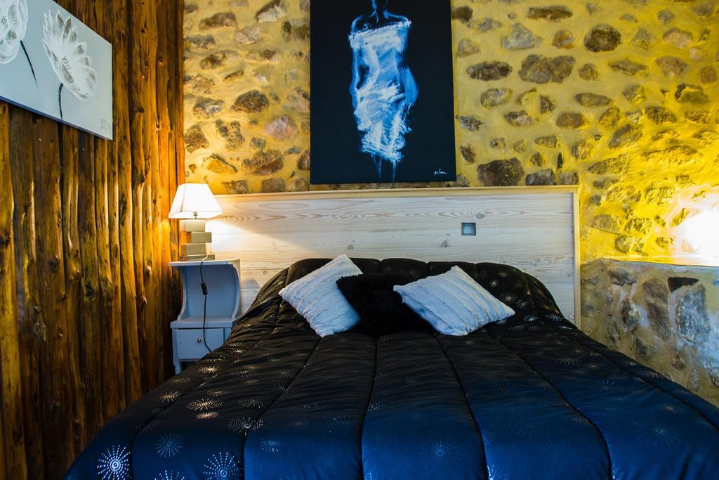 L'Armourier Bed and Breakfast Largentière Δωμάτιο φωτογραφία