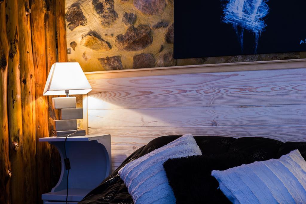 L'Armourier Bed and Breakfast Largentière Δωμάτιο φωτογραφία