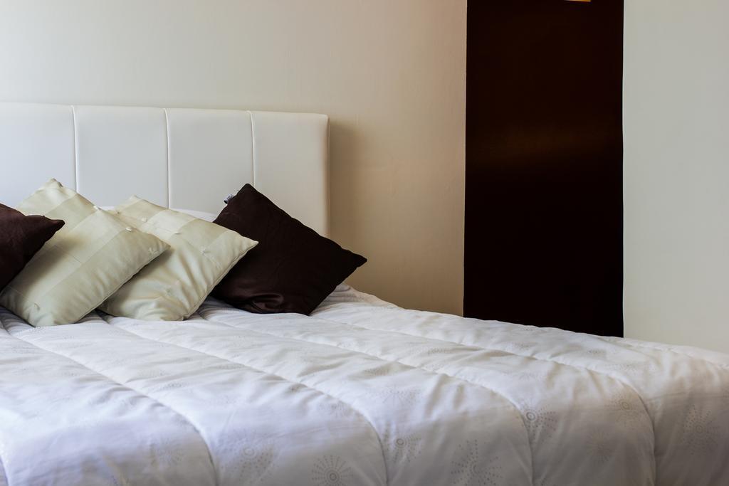 L'Armourier Bed and Breakfast Largentière Δωμάτιο φωτογραφία